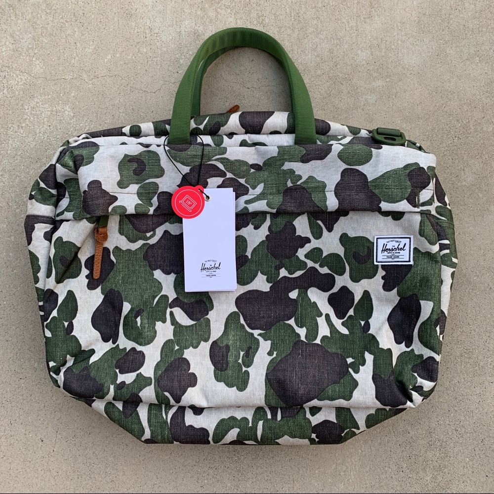 Herschel Supply Co. Sanford Messenger Bag In Camo